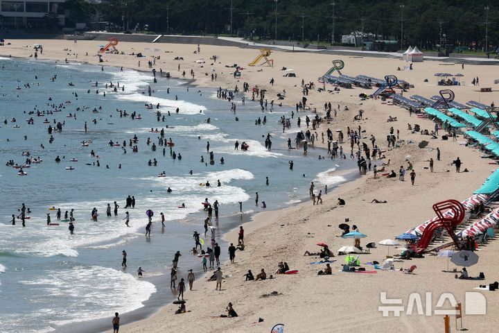 부산 해운대 막바지 피서