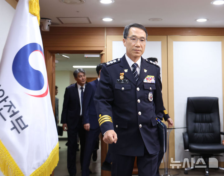 행안부 경찰 지휘부 회의 참석한 유재성 경찰청장 직무대행