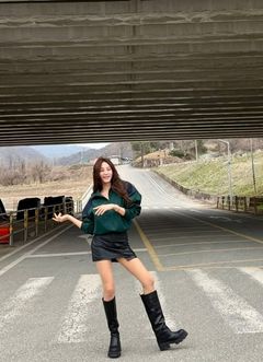 56세 김혜수, 인플루언서 연기하더니 과감해진 패션 '눈길'