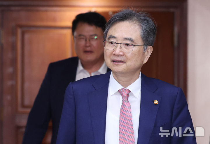 대외경제장관회의 참석한 조현 외교부 장관