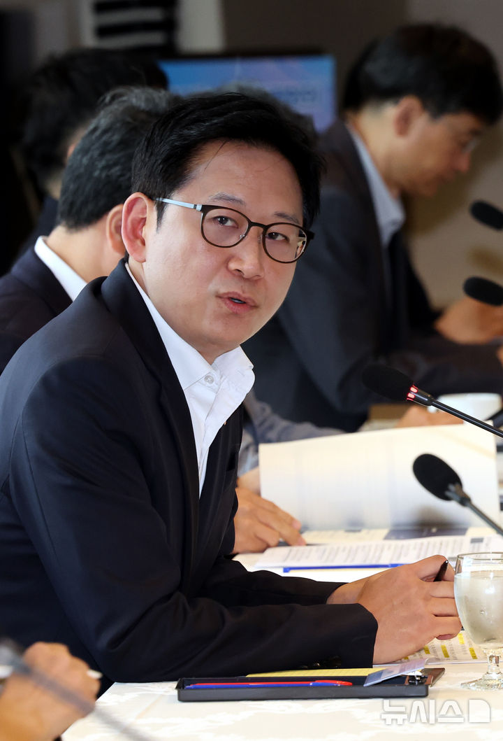 제2차 과학기술·인공지능 미래전략회의 참석한 배경훈 부총리