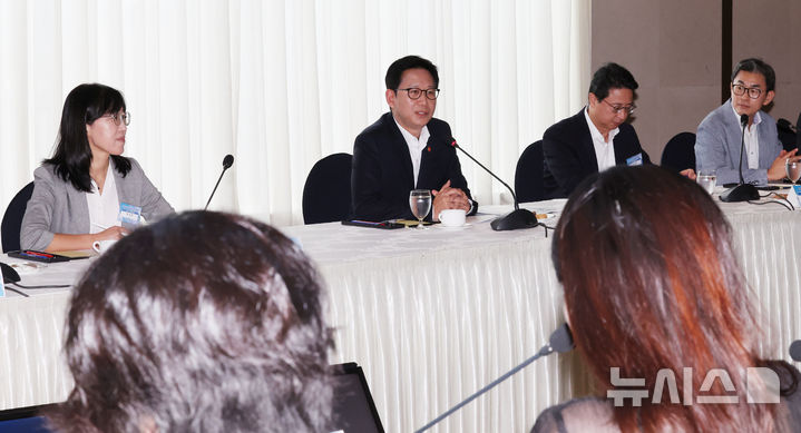 제2차 과학기술·인공지능 미래전략회의 참석한 배경훈 부총리