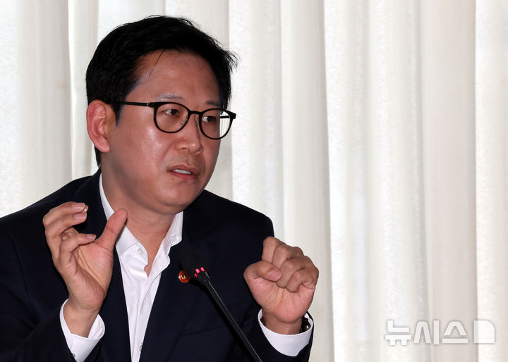 제2차 과학기술·인공지능 미래전략회의 참석한 배경훈 부총리