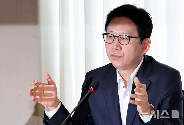 제2차 과학기술·인공지능 미래전략회의 인사말하는 배경훈 부총리