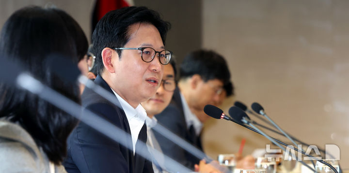 제2차 과학기술·인공지능 미래전략회의 참석한 배경훈 부총리