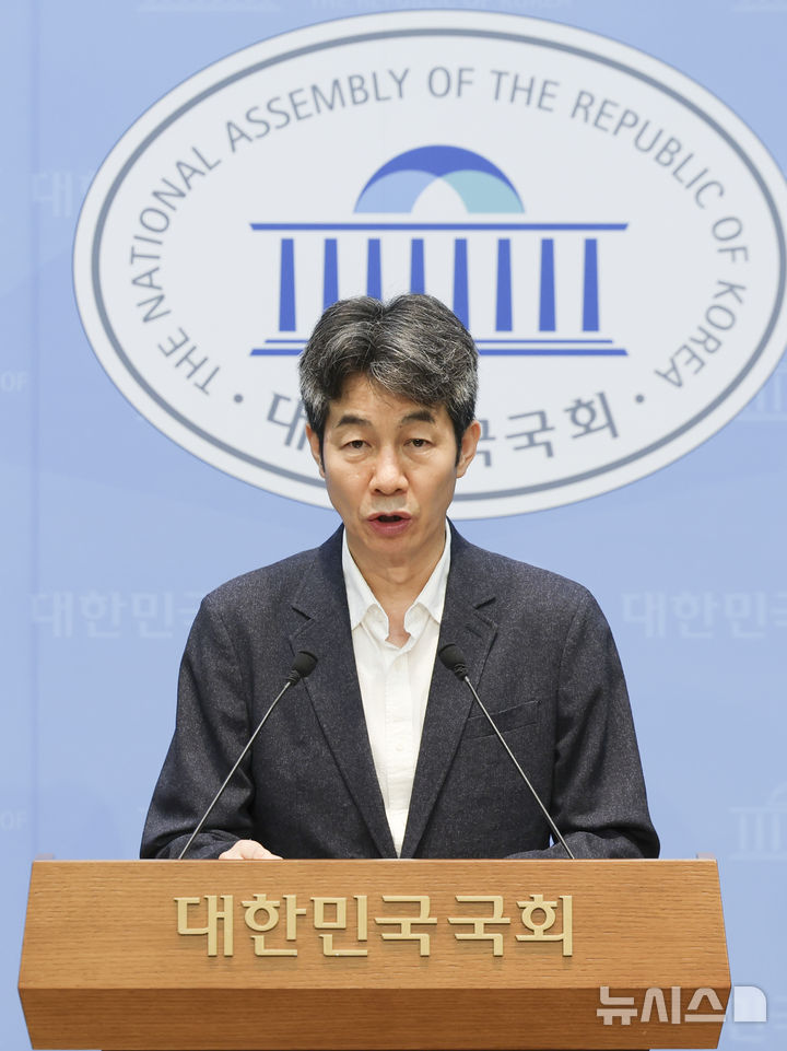 발언하는 윤건영 의원