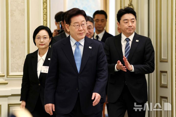 입장하는 이재명 대통령
