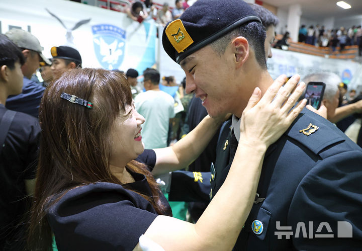 특전부사관 임관식, '대견한 우리 아들'