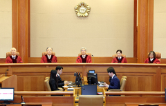 헌재 "국내 출생 외국인 아동 출생등록 제도 없는 것은 위헌'"