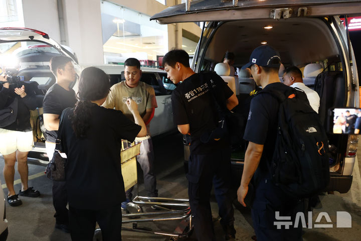 카트만두 도착한 정부합동 신속대응팀