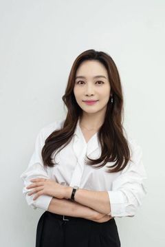 배우 이민영 부친상…연인 소속사 대표와 빈소 지켜