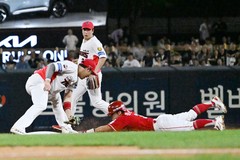 '발목 통증' SSG 정준재, 1군 엔트리 말소…"이번 주 정밀 검사 예정"