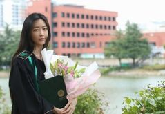 달샤벳 수빈, 눈물의 대학 졸업…"15살부터 학교 못 다닌 결핍"