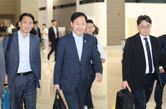 출국하는 구윤철 부총리