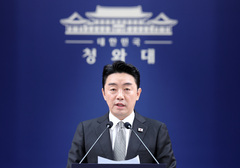 청와대 "강훈식 대통령비서실장 사의 표명"