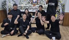 김호창, 故 이용주 영정 앞에서 "푸른거탑 영원히"