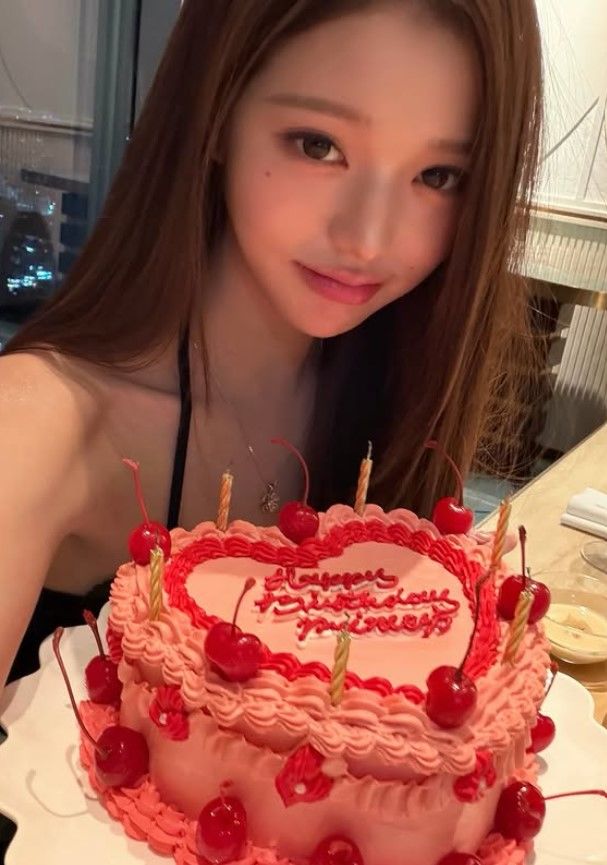 장원영, 생일날 손종원 레스토랑 찾았다…공주님 케이크까지