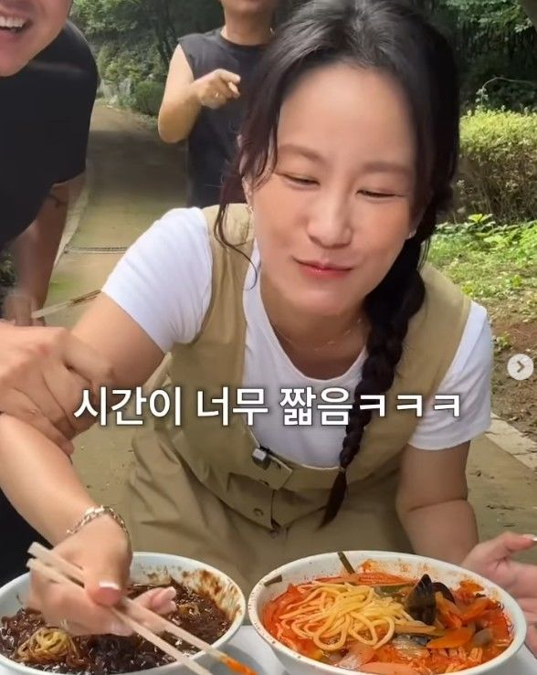 '임신' 김지민, 출산 5개월 앞두고 먹방 도전…폭풍 한입