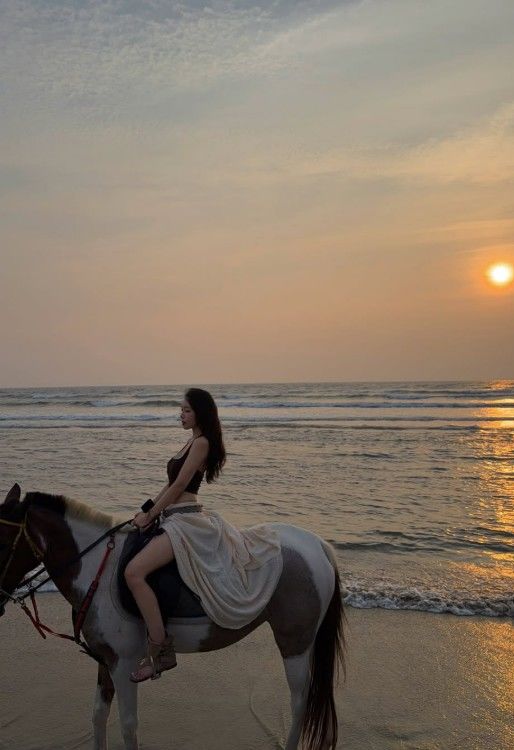 이솔이, 모래사장서 선보인 승마 패션…여유 가득