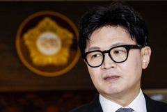 與 "한동훈, 김승원 캐묻기 전에 김건희와 관계부터 밝혀야"