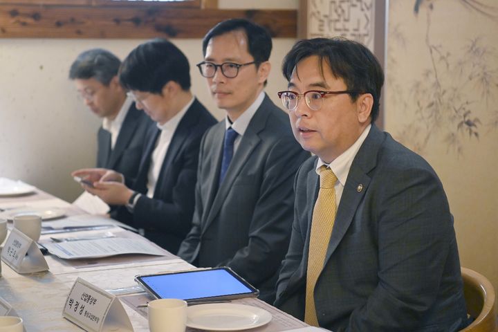 통상본부장, 英 정부와 대러 LNG 수입 제재 논의