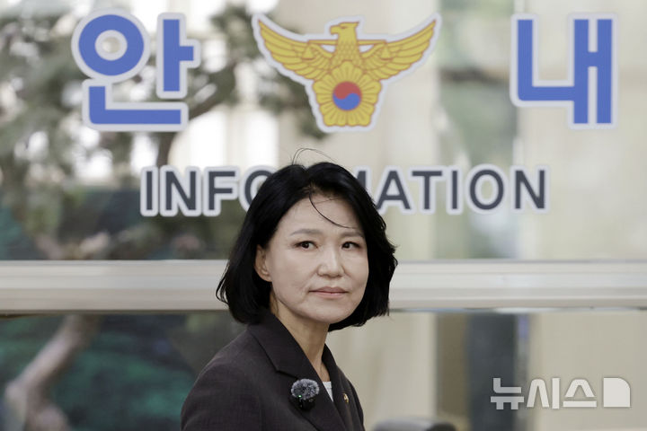 이진숙 국민의힘 의원, '여자 히틀러' 김민석 대표 고소인 자격 출석 [뉴시스Pic]