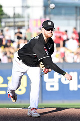 대니엘 7이닝 10K 위력투…선두 KT, NC 꺾고 시즌 80승 선착