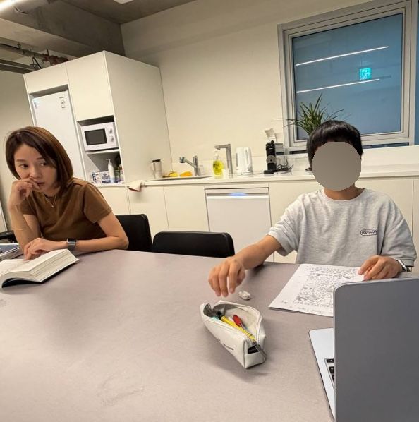 고지용 전처 허양임, 이혼 후 근황…아들과 병원서 숙제 삼매경
