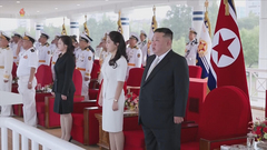 북한 강건호 취역 기념식 참석한 김정은-김주애