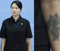 기본소득당 부대변인, 기자회견서 팔 '문신' 드러내…"공식 자리에서는 좀"