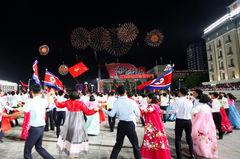 북, 노동당 창건 81주년 경축공연…김정은, 김주애와 관람