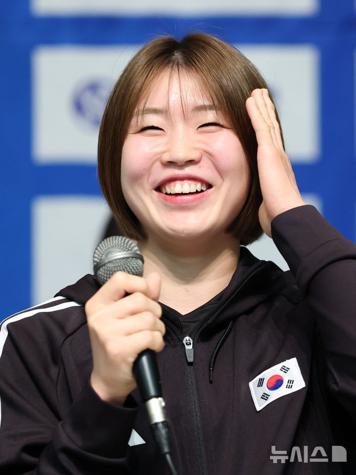 밝은 표정의 허미미