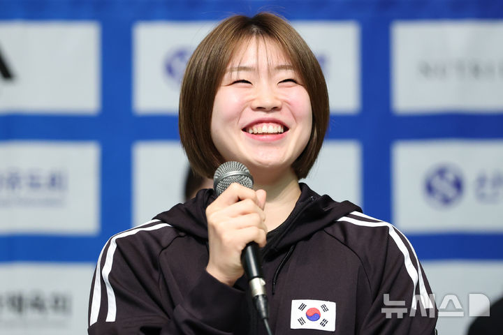 밝은 표정의 허미미