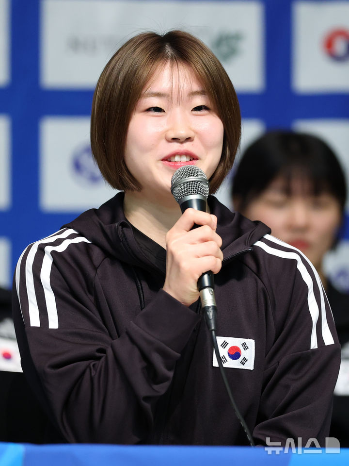발언하는 허미미