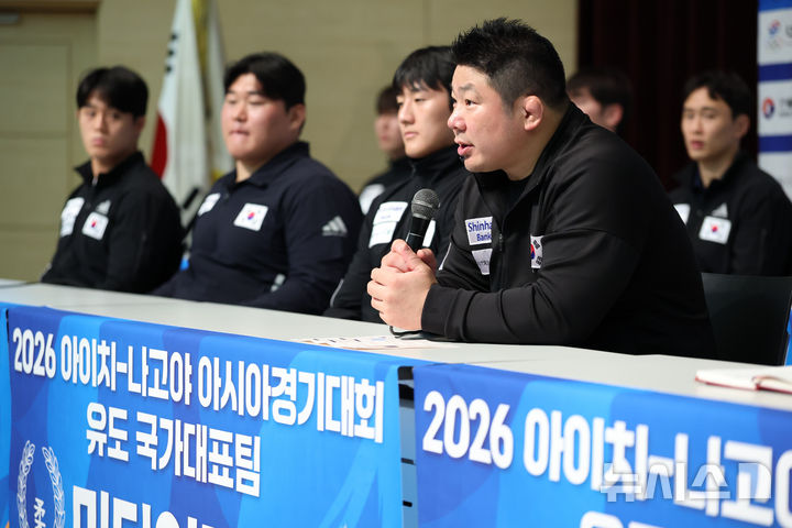 발언하는 황희태 감독