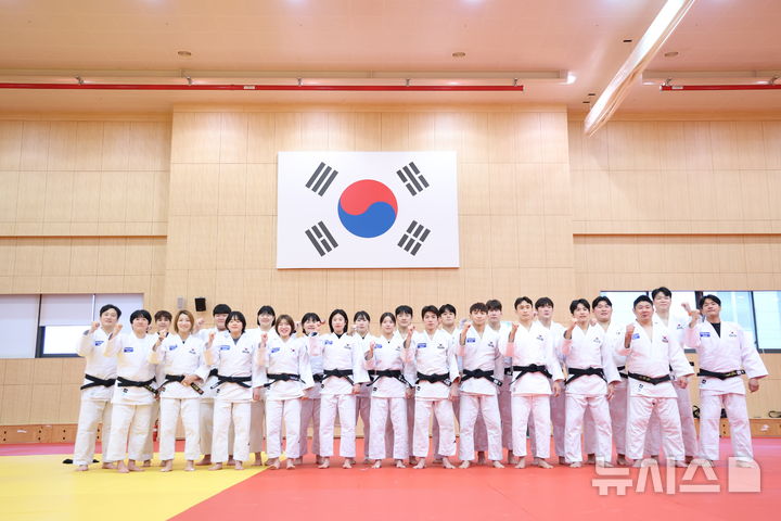 기념촬영 하는 유도 국가대표팀