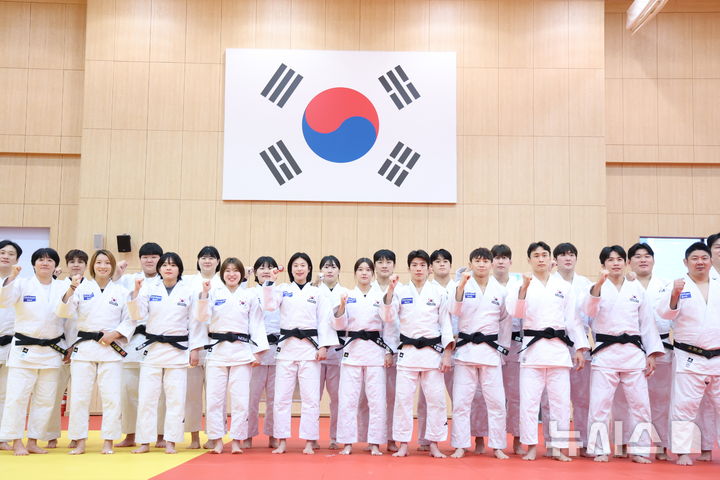 기념촬영 하는 유도 국가대표팀