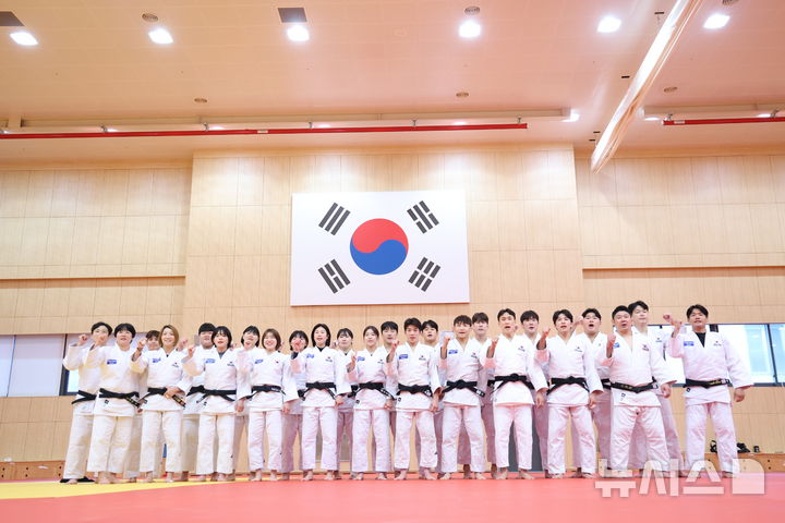 기념촬영 하는 유도 국가대표팀