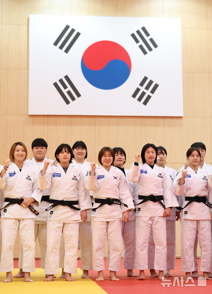 기념촬영 하는 유도 국가대표팀