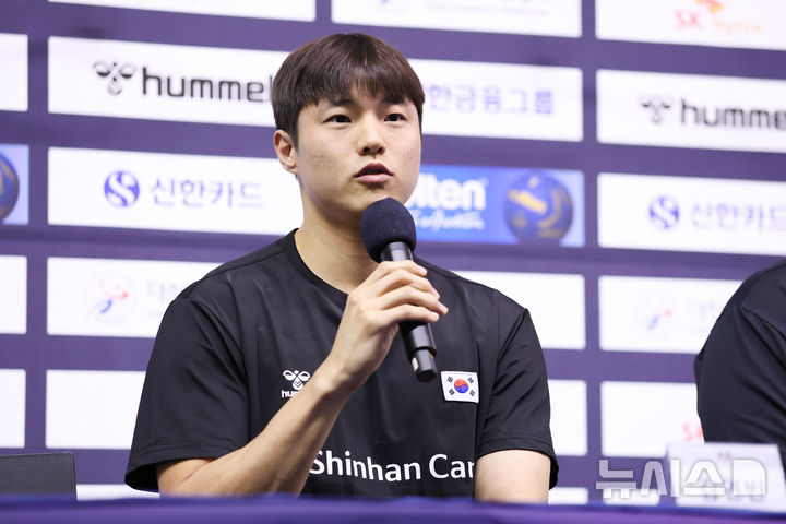 발언하는 남자 핸드볼 김연빈