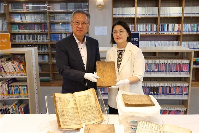 국립중앙도서관, 창덕여고서 발견된 고문헌 66책 기증받아