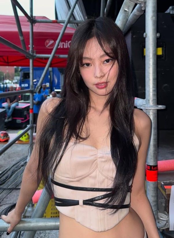 위켄드 노래 따라 부르던 연습생 제니, 우상과 함께 선 5만 스타디움(종합)