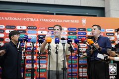 '축구 임시 감독' 모레노 "한국 국민이 대표팀에 자부심 갖게 할 것"