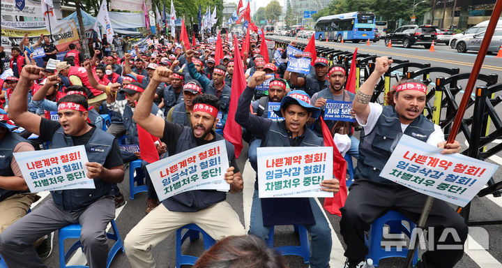 민주노총 "李 '외국인노동자 크게 도움 안 돼' 발언 사과해야"