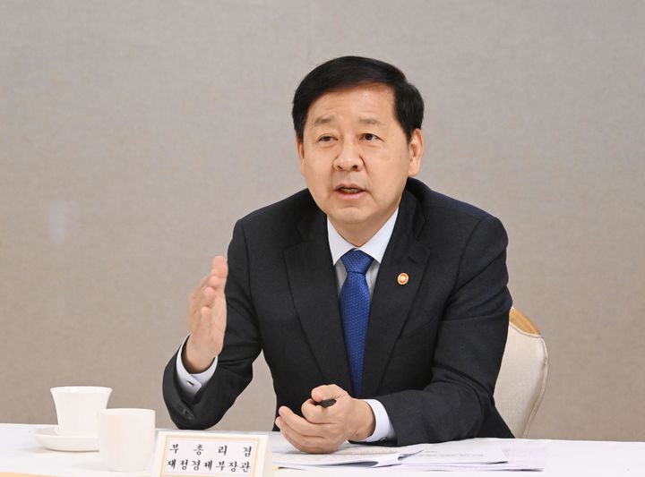 구윤철 "추석 고속도로 주유소 ℓ당 100원 인하"