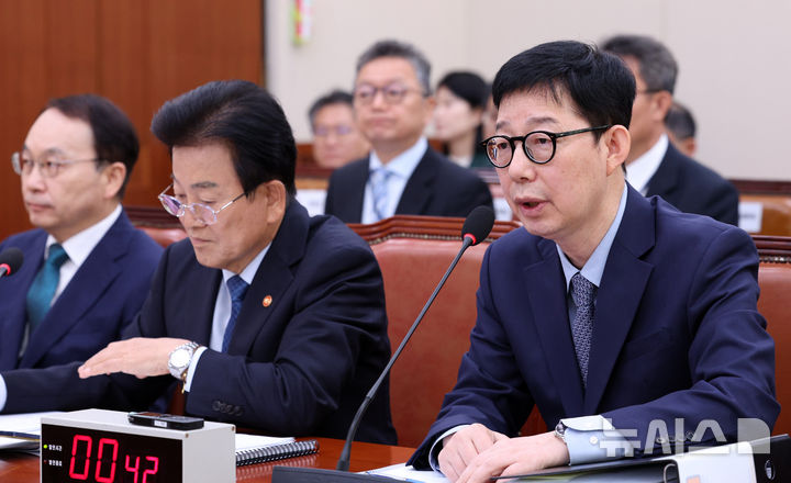 외교1차관 "파병 아닌 기여…국익 따라 결정"
