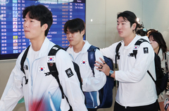 일본으로 출국하는 최민석, 박준순, 곽빈