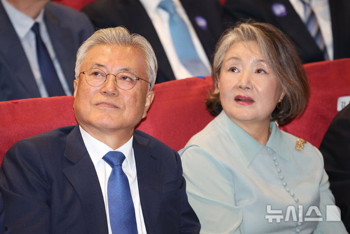 문재인 전 대통령 "김정은, 하루 빨리 대화의 장에 나오길" [뉴시스Pic]