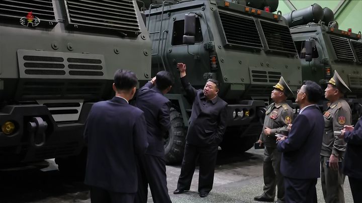 김정은, 사흘간  군수공장 시찰…"포병, 파괴적 공격력 갖춰야"