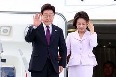인사하는 이재명 대통령 부부